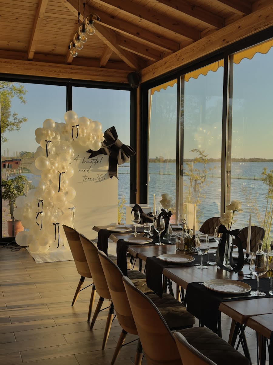 Stomi Restaurant